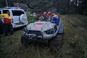 Спасатели оказали помощь людям на заваленной деревьями дороге в Ломоносовском районе