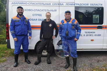 Спасатели вывели мужчину из леса в Волховском районе