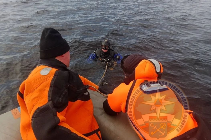 Спасатели провели работы на озере Глубокое