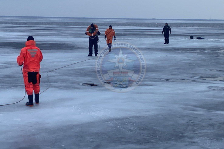 Спасательная операция на Ладожском озере